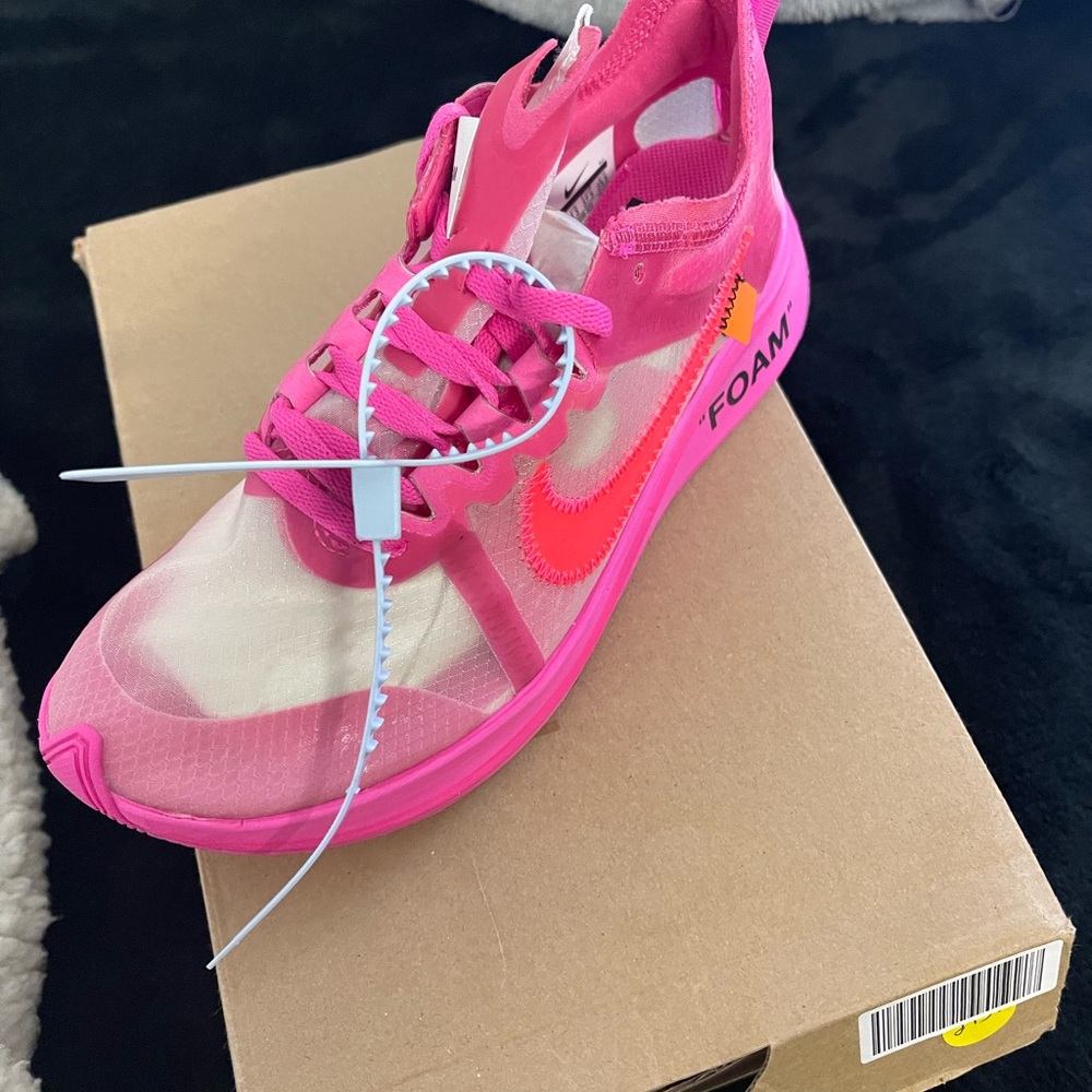 condition 10/10, never worn
retail price 530$
never worn 
accepting offers